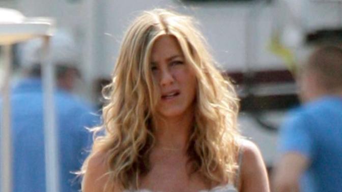Who's The Prettiest Out Of These Three Women Jennifer Aniston Jessica Alba Or Gigi Hadid?