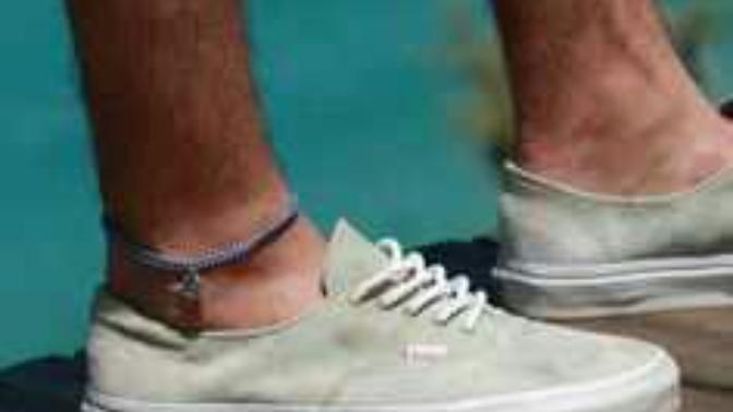 Should guys wear anklets?