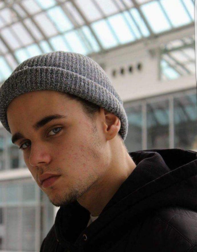 Teen girls, be honest which guy is the best-looking here?