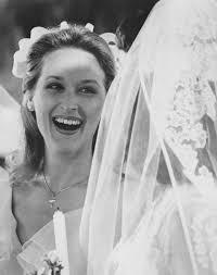 Was young Meryl Streep good looking (pics)?