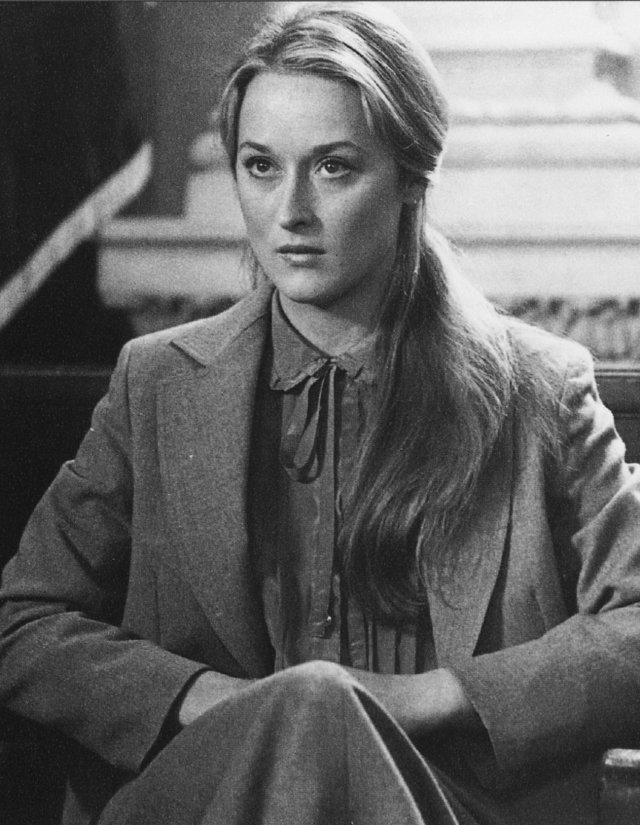 Was young Meryl Streep good looking (pics)?