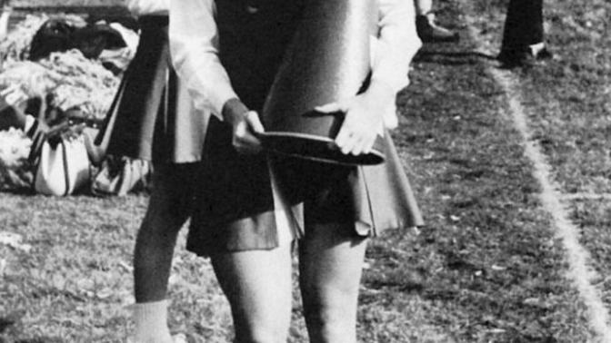 Was young Meryl Streep good looking (pics)?