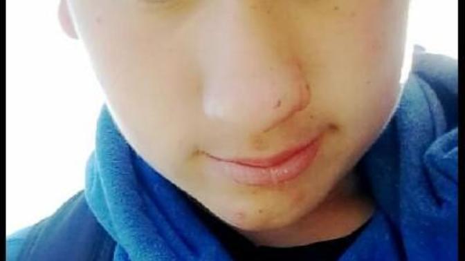 Girls do you find blue or green eyes attractive?