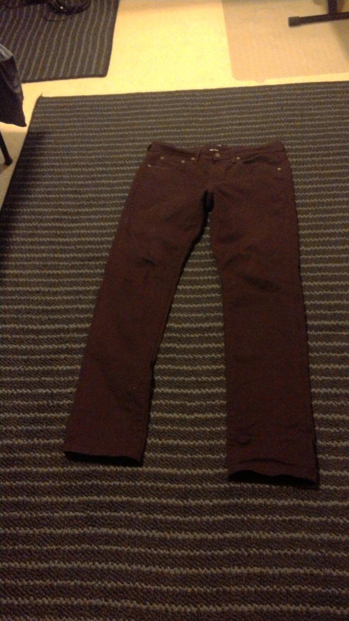 Is this color jeans acceptable for a guy to wear?