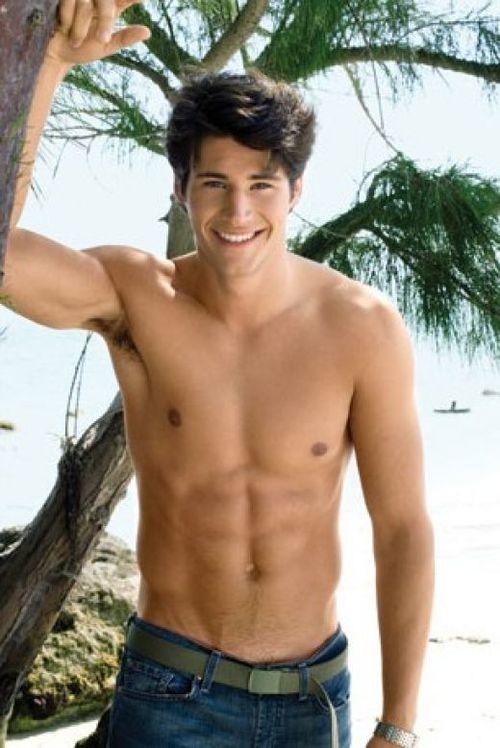Girls, Do you like Masculine Muscular Guys or Regular looking guys? WHOS HOTTER?