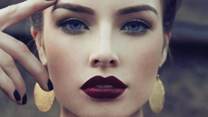 Is dark lipstick attractive?