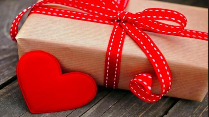 What is a good Valentine's Day gift for my boyfriend?