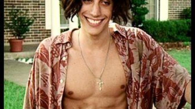 Girls, do you find guys with longer hair more attractive or stand out more than guys with short hair? And how long should it be?