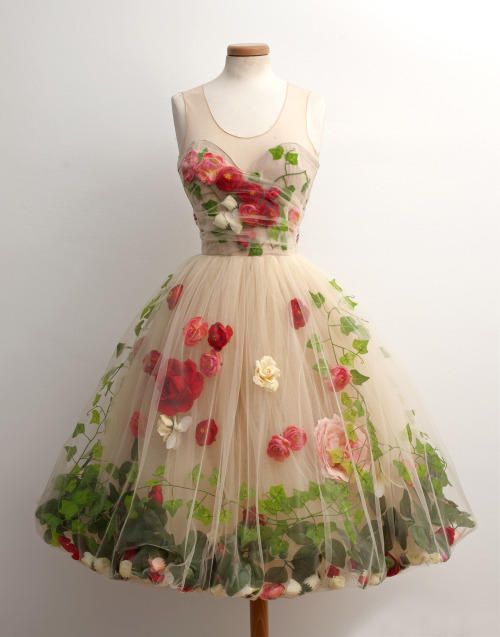 Girls, Do you like vintage dresses?