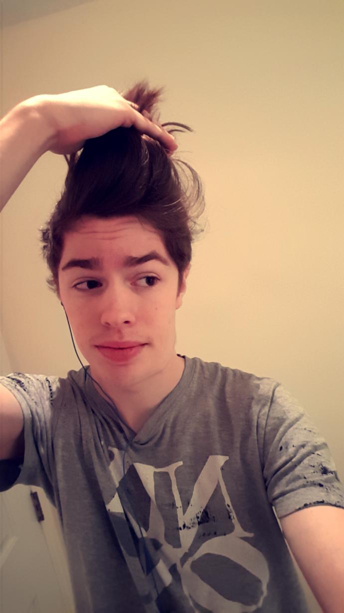 What type of haircut should I get? Also should I keep growing it out?