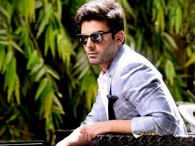 can uh rate these 3 indian heartthrobs on scale of 1 to 10...who looks mch hotter in sunglasses 😘...?