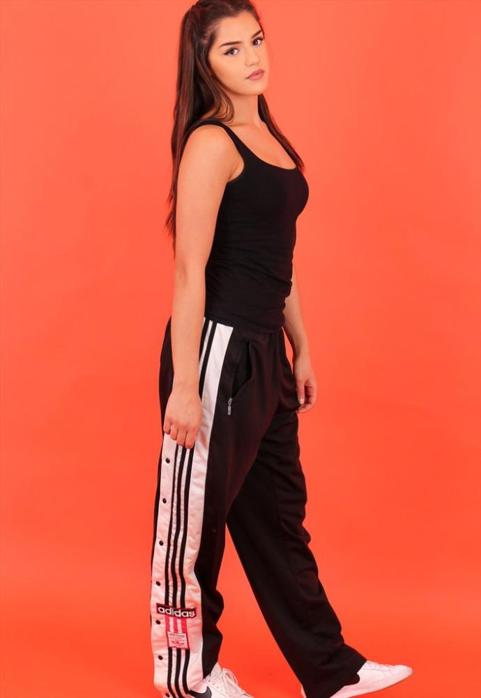 Girls, Would you dress like this what do you think?