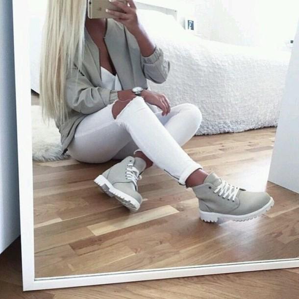 Are white pants hot or not?