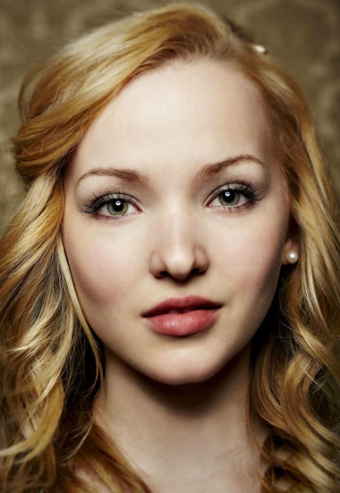 Is she beautiful (10/10) or look weird like she is completely plastic?