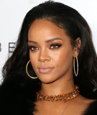 Guys, which girl is the most beautiful out of these 7? 
