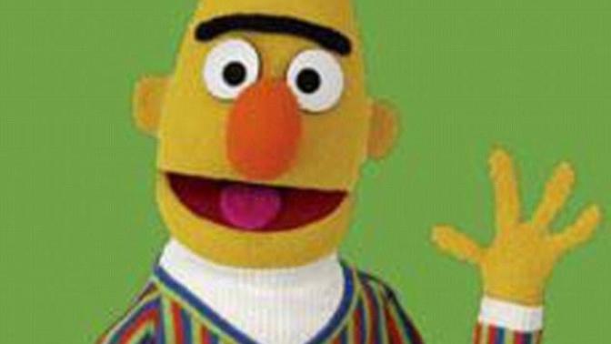 Anyone else like thick eyebrows on girls?