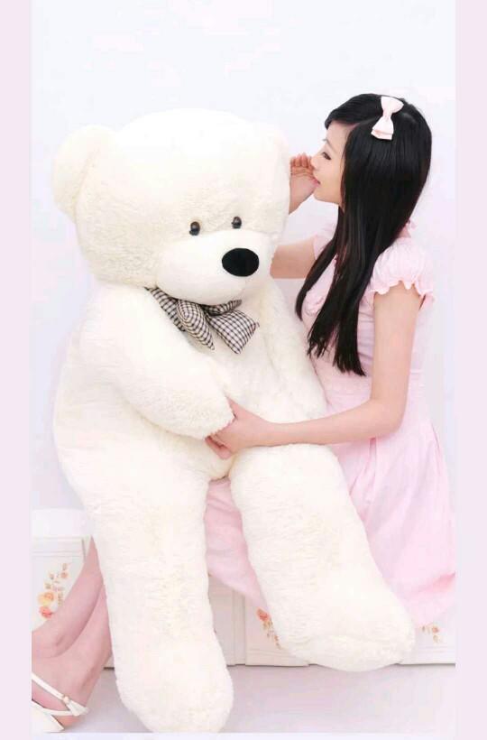 Guys, would you buy a huge teddy bear if you don't love her??
