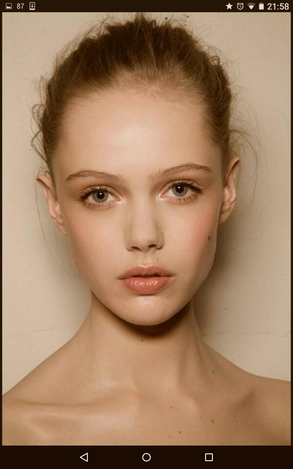 How much makeup do you prefer a girl to wear??