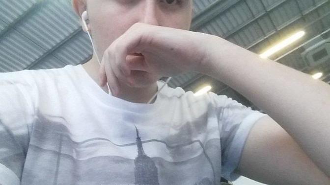 Girls, Grow my hair out or shave it fully off? very unsure (maybe also get a tan hahah)?