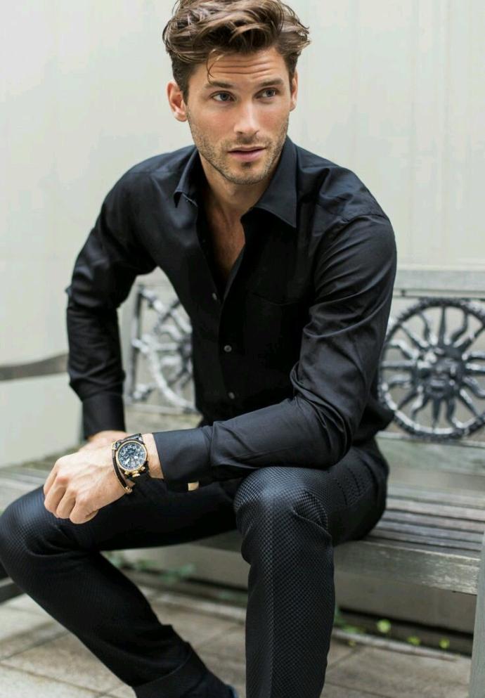 Are black shirt with black pants attractive ?