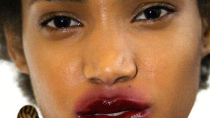 "SNOGGING LIPSTICK!" History in the making? or is it an Epic fail?