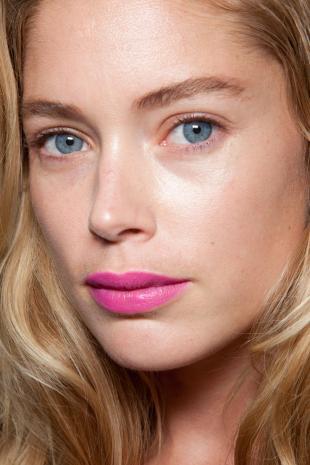 Do girls look better with or without mascara (pics)?