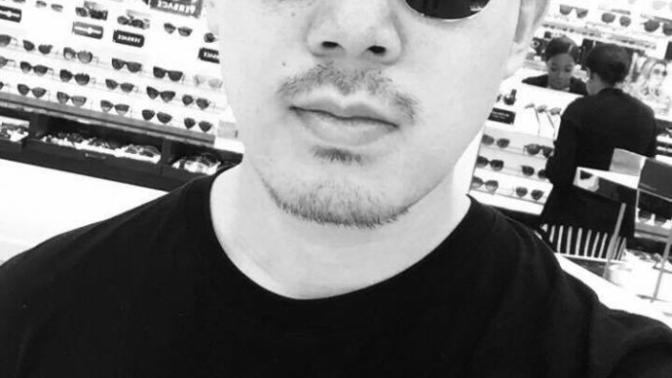 Which sunglasses do you prefer on me? The first or second?