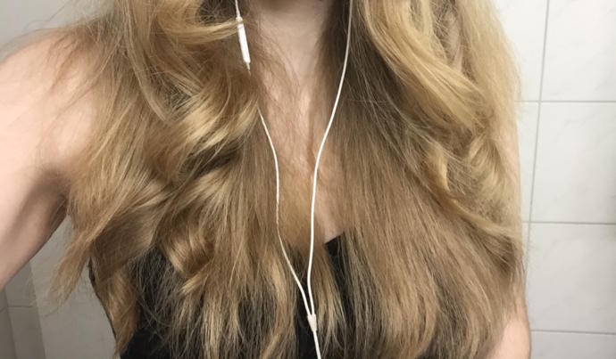 Should I dye my blonde hair with a washout pink color(ombré style)?