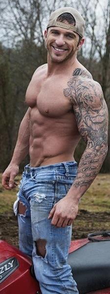 Girls, do you like sleeves on ripped guys?