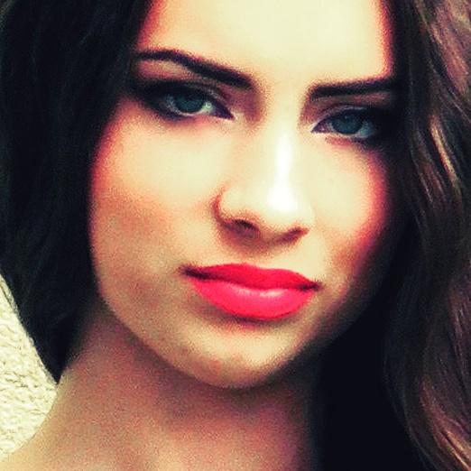 Adriana Lima look alike twin ?