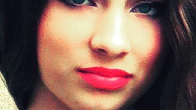 Adriana Lima look alike twin?