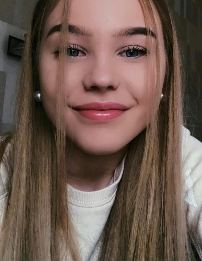 Which cutie is more beautiful?