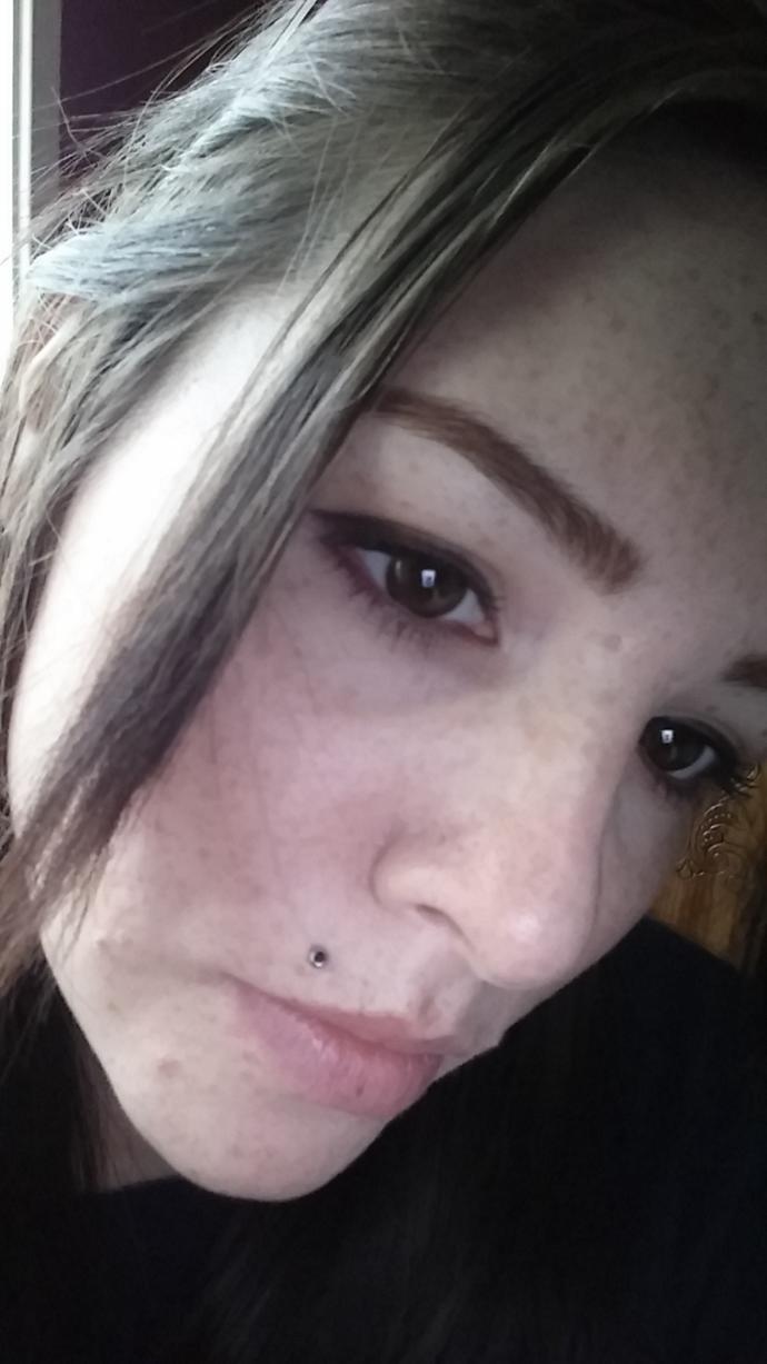 How to cover freckles without cake face?