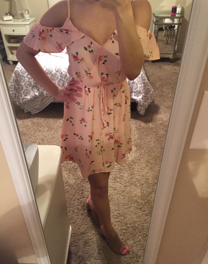 Does this dress have an old fashioned vibe to it ?