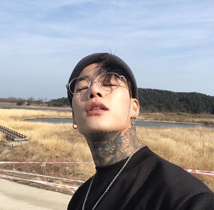 Neck tattoo, go or no go?
