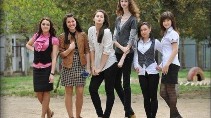 Would you date this 6'7 girl?