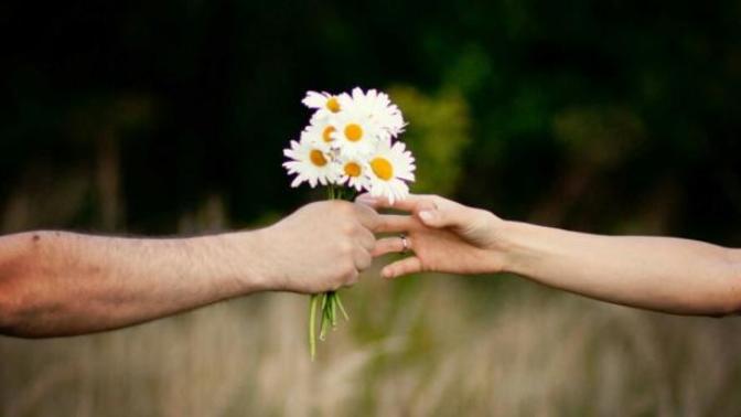 Girls, do you like it when a guy gives you flowers?