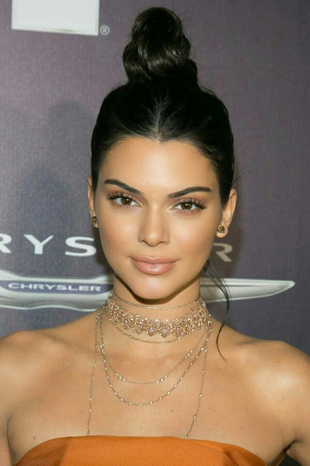 Gigi Hadid or Kendalls Jenner who's prettier??