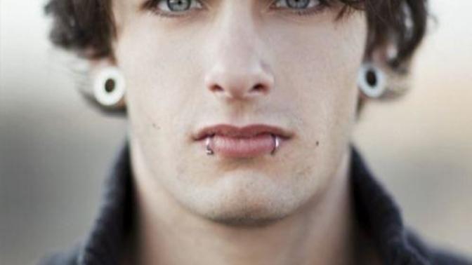 Guys, do you like to wear accessories?