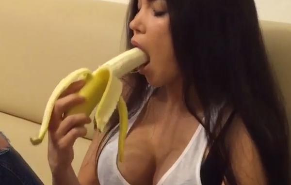 Should girls eat banana in public?