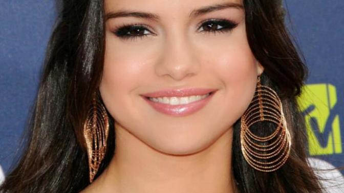 Which cutie is more beautiful?
