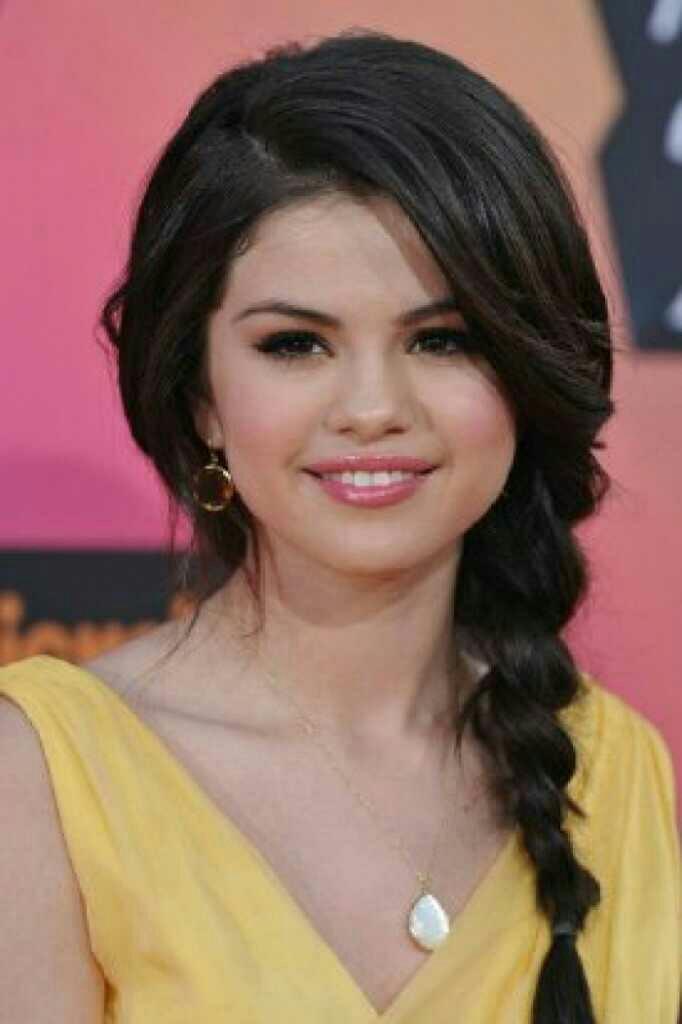 Guys, which hairstyle??