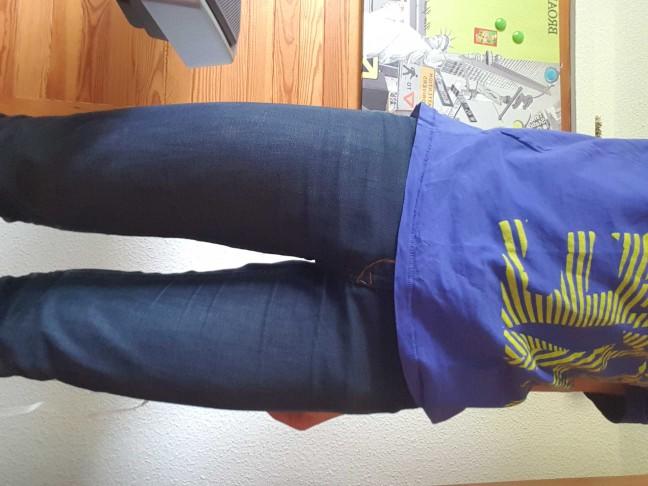 Is it ok for guys to wear tight jeans??