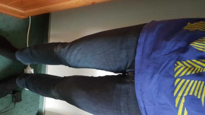 Is it ok for guys to wear tight jeans?