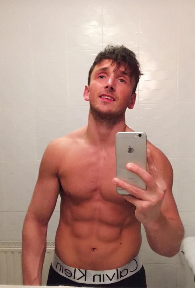 Looks Wise Am I OK, Rate Me Out Of 10 Please In The Comments, Recovered Anorexic, Low Self-Esteem, But Confident ?