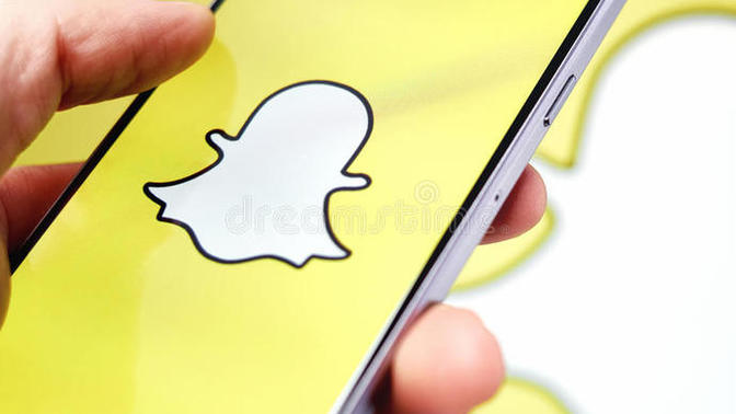 What does it mean when you can see a little person at the bottom of a Snapchat message?