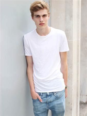 Girls, What's the sexiest TYPE of guy to YOU?