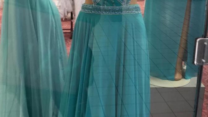 What color of suit for my prom dress?