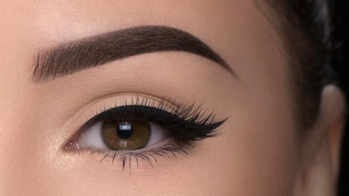 Guys, Do you prefer girls with natural eyebrows or filled with makeup?