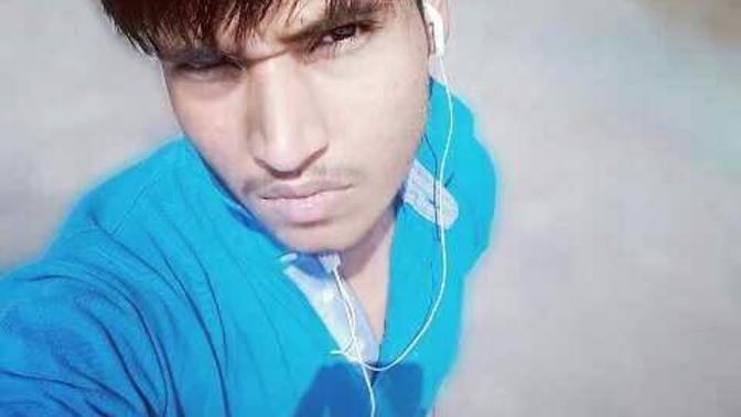 Girls how do I look in this picture?
dateable?